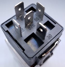RL3040 bottom showing terminal connectors